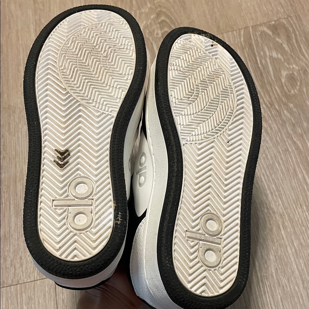 ALO Yoga Women's Black and White Sneakers - Picture 4 of 5
